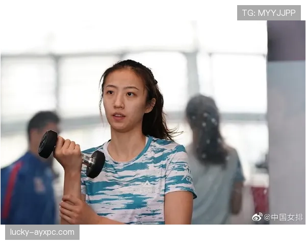 丁霞训练完直接拎包去夜店?这姐的体力是充了VIP吧 丁霞训练完直接拎包去夜店?这姐的体力是充了VIP吧