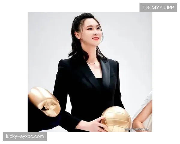 惠若琪一张家居照，运动短裤配名贵窗帘，那反差比瓜还带劲